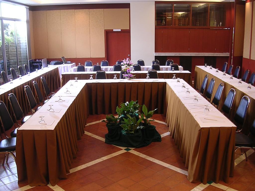 Hatyai Golden Crown Hotel Hat Yai Dış mekan fotoğraf